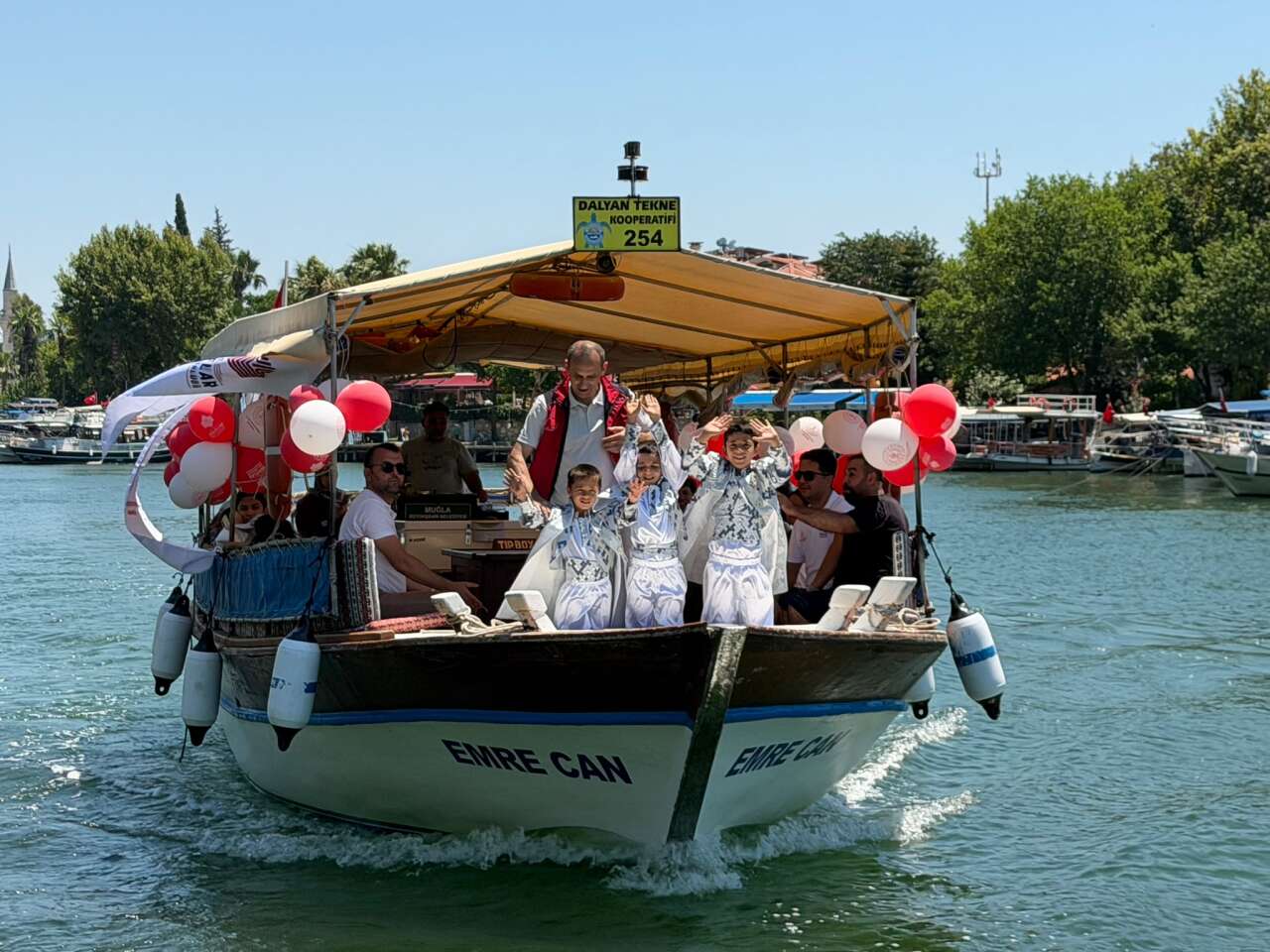 Dalyan’da Geleneksel Sünnet Şöleni Coşkusu Tekne Turu ile Başladı 8